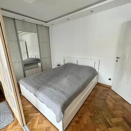 Comfortable In Hub Apartment *